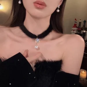 โชคเกอร์ประดับเพชรสุดแกลม