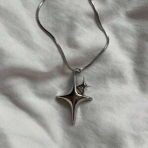สร้อยคอสายหนัง จี้ดาวโลหะ สไตล์กอธิค เท่ห์
